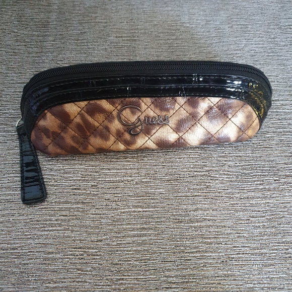 Set of Guess Tablet Case / Ipad Cover and Make-up Bag / Pencil Case - Picture 7 of 10